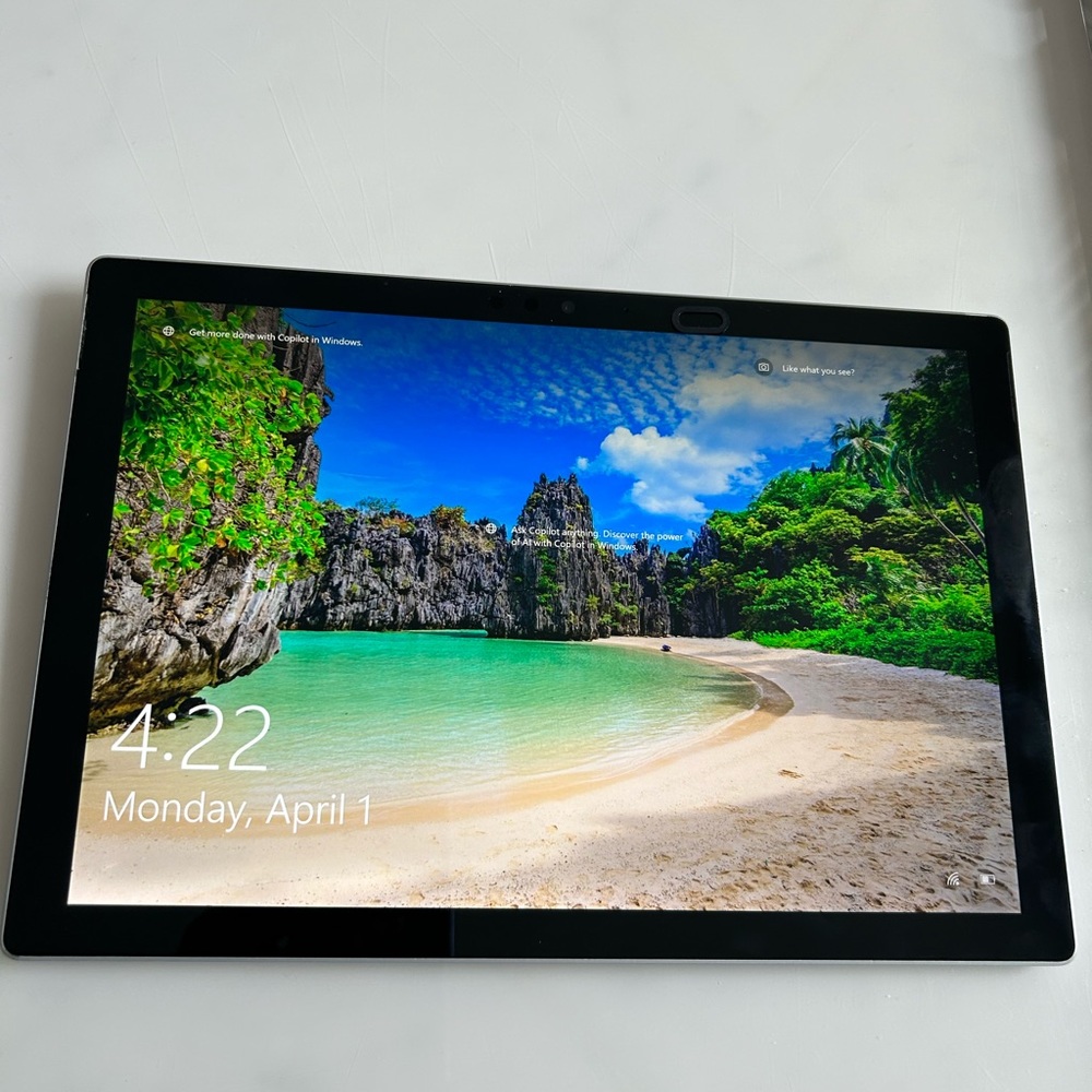 ⭐️⭐️HOST PICK ⭐️⭐️Microsoft Surface Tablet ☀️☀️